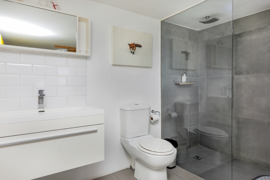 5 Bedroom Property for Sale in Green Point Western Cape